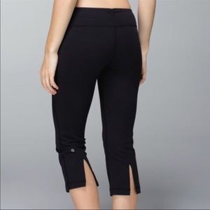 Lululemon Gather and Crow Crops SZ 4